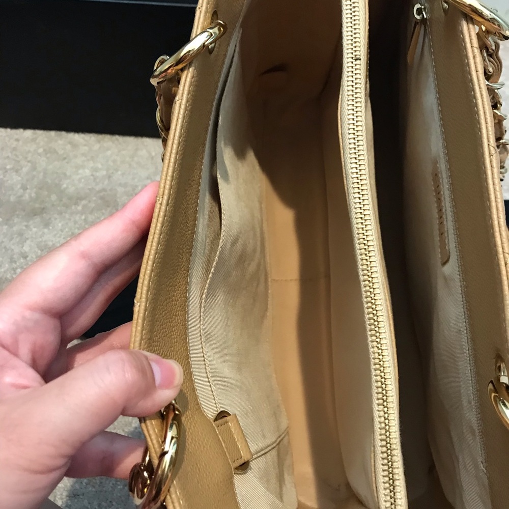 💓Sold💓CHANEL Caviar GST Beige - Picture 5 of 10